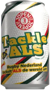 Een Jopen x Rugby Nederland: Tackle ALS | Hoppy Lager-blikje met een wit honingraatpatroon, een afbeelding van een rugbyspeler en de tekst Tackle ALS in grote gele letters.